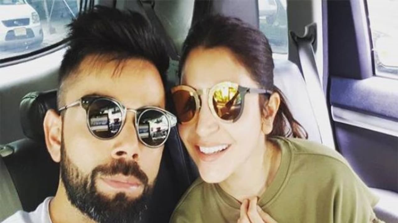 தேனிலவு முடிந்து இந்தியாவிற்கு வந்து சேர்ந்த அனுஷ்கா விராட்கோலி..! தேனிலவு முடிந்து இந்தியாவிற்கு வந்து சேர்ந்த அனுஷ்கா விராட்கோலி..!