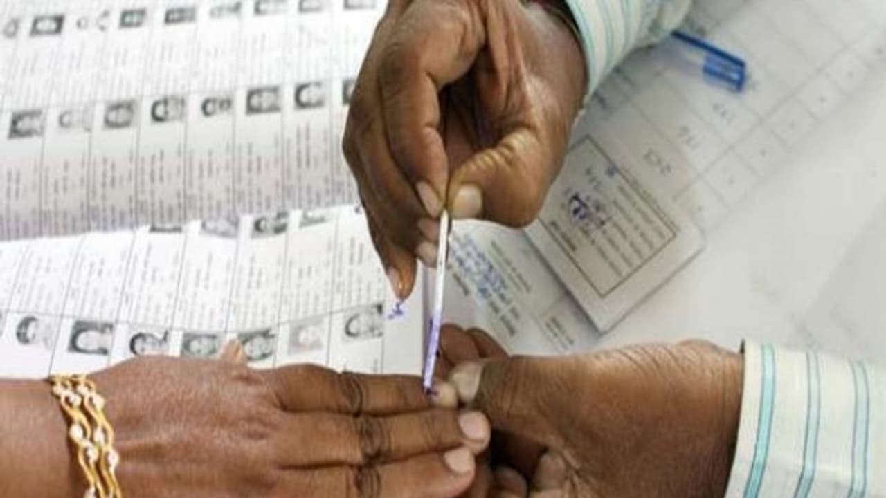 உள்ளாட்சி தேர்தல் வழக்கு அட்டவணையை தாக்கல் செய்தது தேர்தல் ஆணையம்!! உள்ளாட்சி தேர்தல் வழக்கு அட்டவணையை தாக்கல் செய்தது தேர்தல் ஆணையம்!!