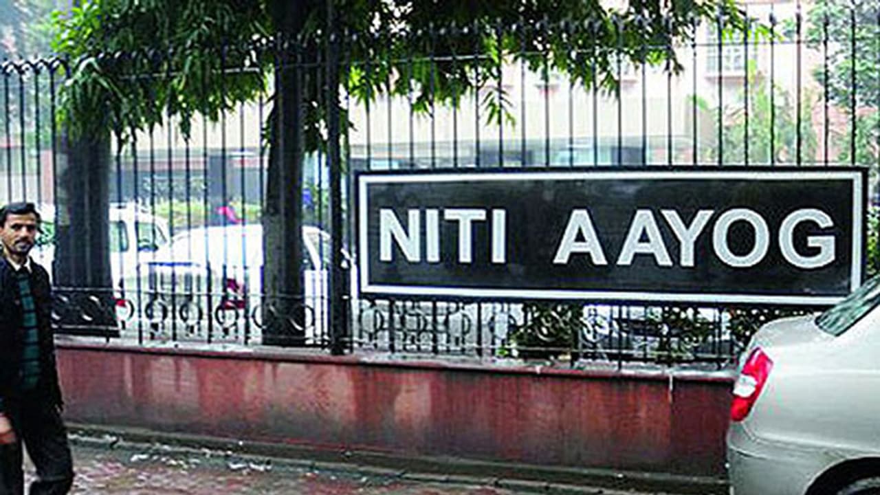 নীতি আয়োগের বৈঠক থেকে দূরে নীতিশ কেসিআর, মোদীর বৈঠকে থাকছেন মমতা নীতি আয়োগের বৈঠক থেকে দূরে নীতিশ কেসিআর, মোদীর বৈঠকে থাকছেন মমতা