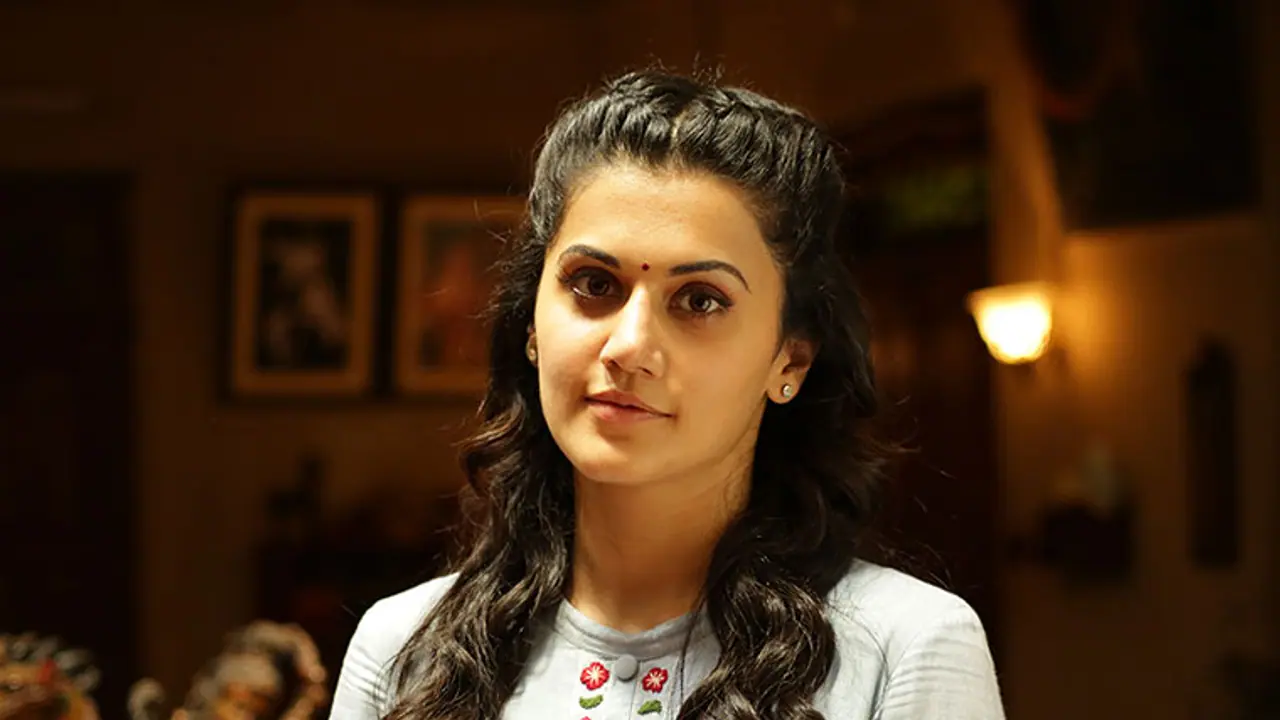 దెయ్యాన్ని భయపెట్టిన తాప్సీ.. రెబెల్ స్టార్ సపోర్ట్ తో.. ఆనందో బ్రహ్మ దెయ్యాన్ని భయపెట్టిన తాప్సీ.. రెబెల్ స్టార్ సపోర్ట్ తో.. ఆనందో బ్రహ్మ