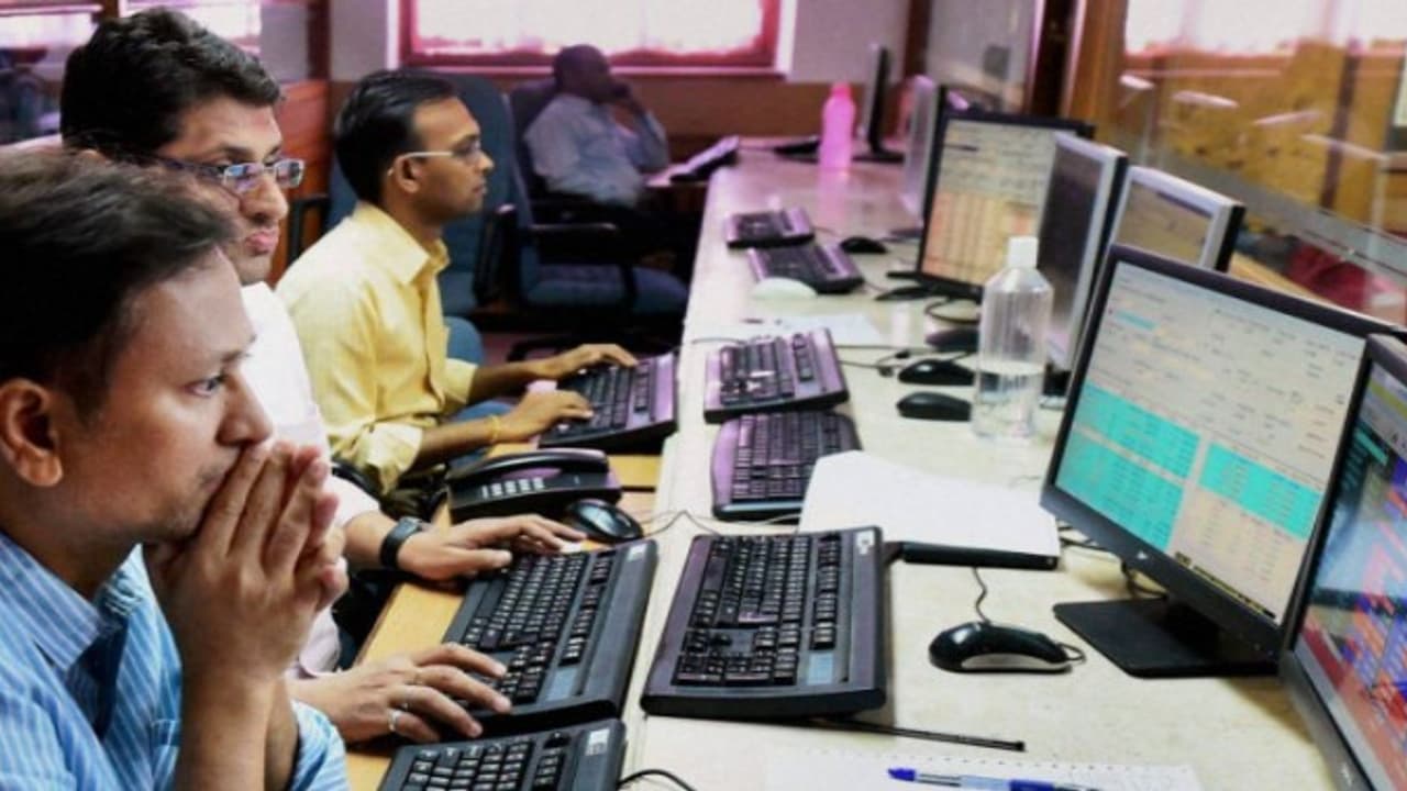 "ஏப்ரல் 1 வரை லீவ் கிடையாது" வங்கி ஊழியர்கள் அதிர்ச்சி... "ஏப்ரல் 1 வரை லீவ் கிடையாது" வங்கி ஊழியர்கள் அதிர்ச்சி...