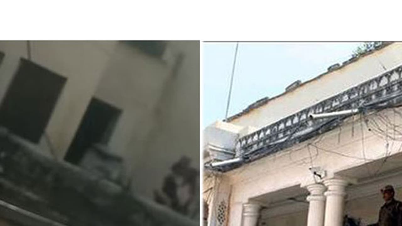 പട്ടാപ്പകല് പൊലീസ് സ്റ്റേഷന് ടെറസില് ലൈംഗിക ബന്ധത്തിലേര്പ്പെട്ട് കമിതാക്കള് പട്ടാപ്പകല് പൊലീസ് സ്റ്റേഷന് ടെറസില് ലൈംഗിക ബന്ധത്തിലേര്പ്പെട്ട് കമിതാക്കള്