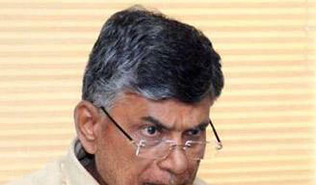 Andhra Pradesh Chief Minister Chandrababu Naidu calls for ban of Rs 2000 notes Andhra Pradesh Chief Minister Chandrababu Naidu calls for ban of Rs 2000 notes