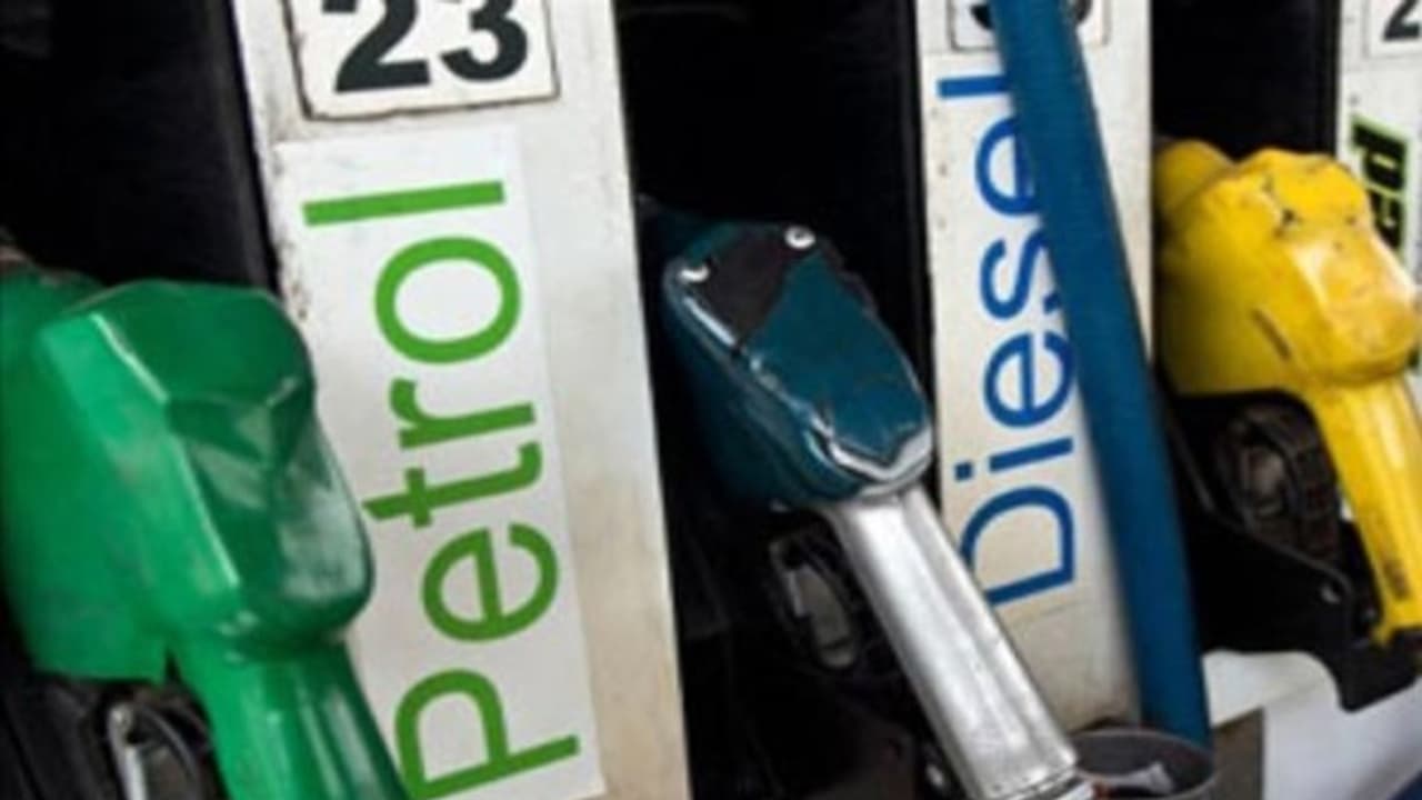 Keralites ditch petrol bunks in State for those in Karnataka, thanks to cheaper petrol, diesel