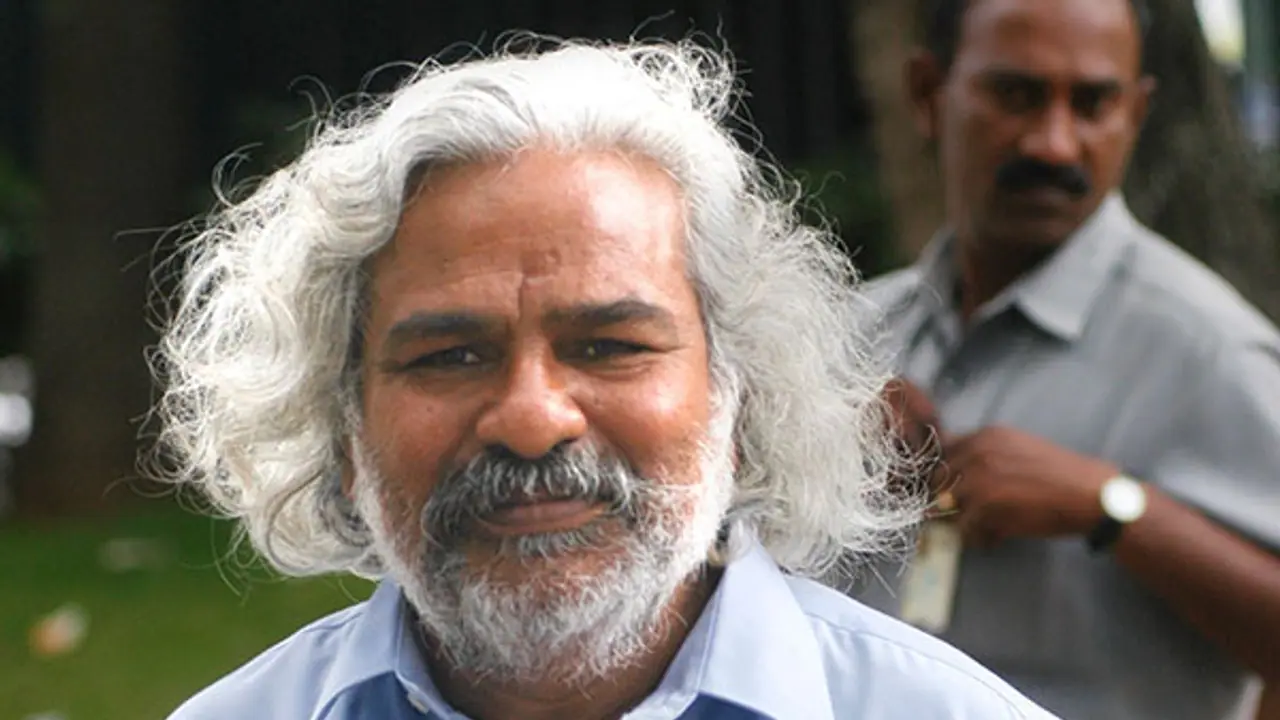 గద్దర్కు గుండెపోటు: హైద్రాబాద్ అపోలో స్పెక్ట్రా ఆసుపత్రిలో చికిత్స గద్దర్కు గుండెపోటు: హైద్రాబాద్ అపోలో స్పెక్ట్రా ఆసుపత్రిలో చికిత్స