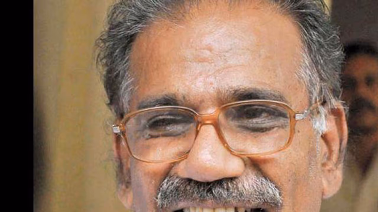 ഫോണ് കെണി കേസ് ഒത്തുതീര്പ്പായി; പരാതി പിന്വലിക്കണമെന്ന് യുവതിയുടെ ഹര്ജി ഫോണ് കെണി കേസ് ഒത്തുതീര്പ്പായി; പരാതി പിന്വലിക്കണമെന്ന് യുവതിയുടെ ഹര്ജി