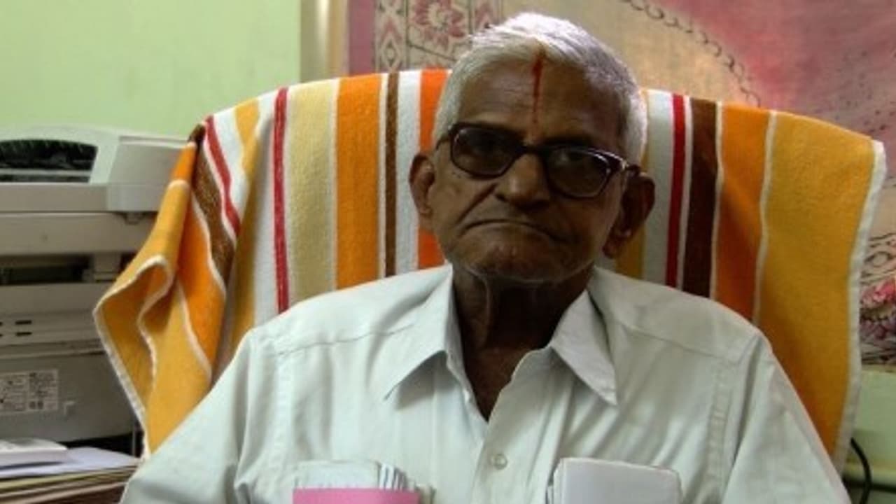 "மக்கள் பிரச்சனைகளைப் பேசாத எம்எல்ஏக்களுக்கு லட்சங்களில் சம்பளமா?" டிராபிக் ராமசாமி ஆவேசம்! "மக்கள் பிரச்சனைகளைப் பேசாத எம்எல்ஏக்களுக்கு லட்சங்களில் சம்பளமா?" டிராபிக் ராமசாமி ஆவேசம்!