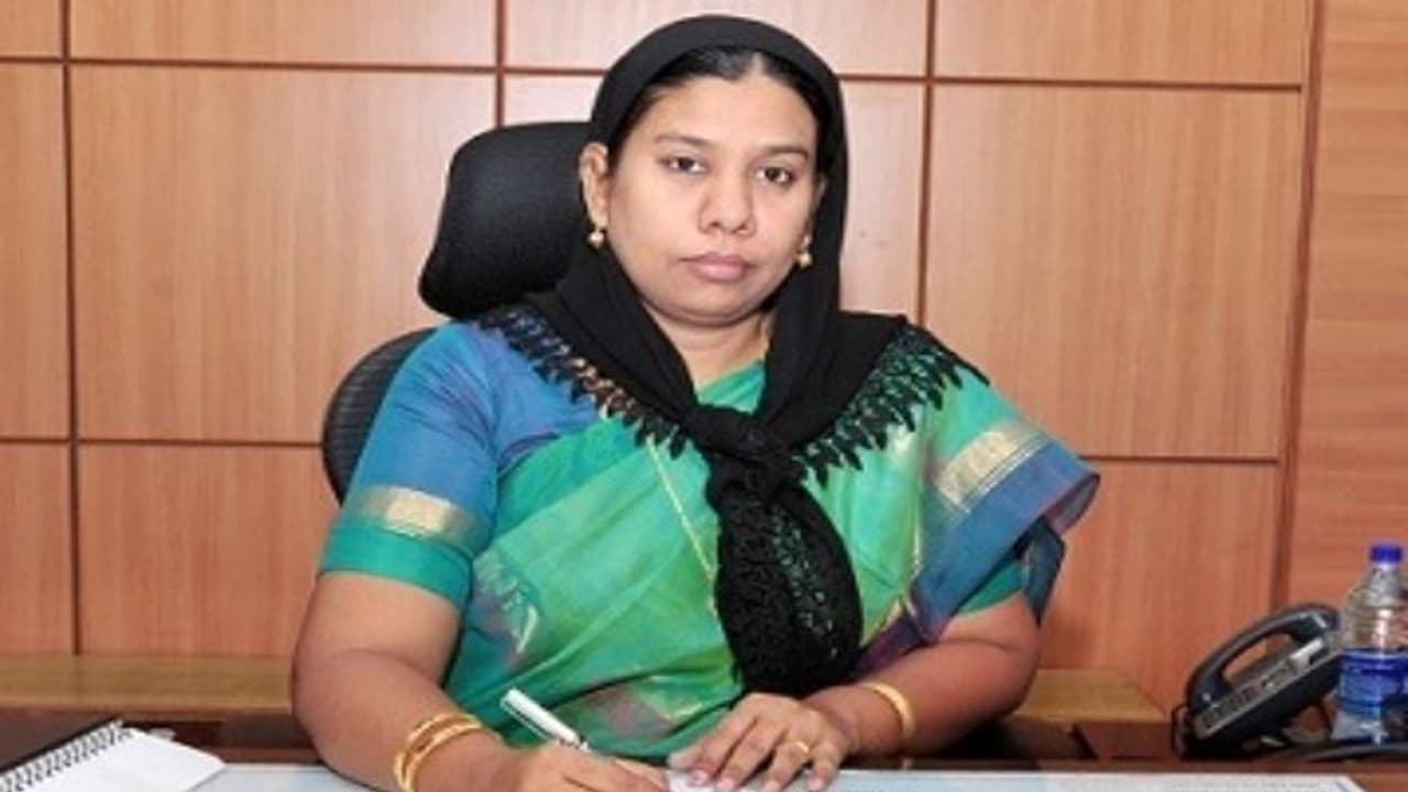 ரேசன் கடைகளில் அத்தியாவசியப் பொருட்கள் முறையாக வழங்கப்படுகிறதா? ஆட்சியர் அதிரடி ஆய்வு... ரேசன் கடைகளில் அத்தியாவசியப் பொருட்கள் முறையாக வழங்கப்படுகிறதா? ஆட்சியர் அதிரடி ஆய்வு...