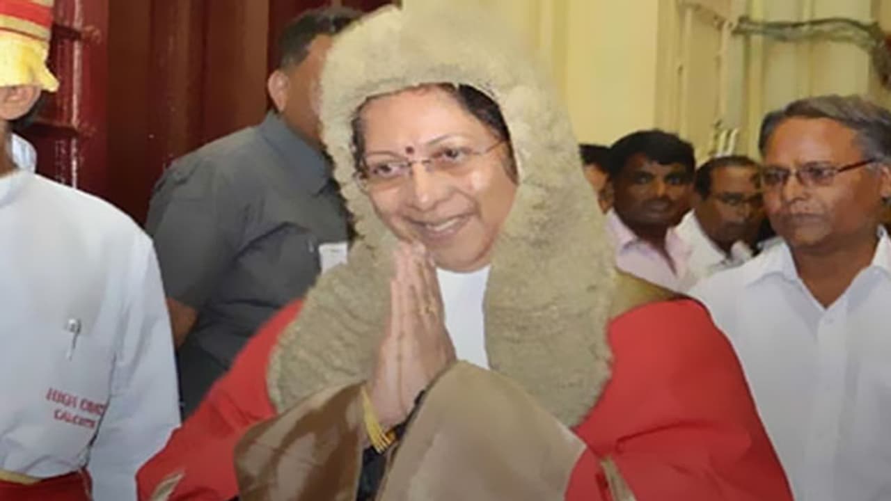 കോടതികളില് ജിന്സ് ധരിക്കാന് പാടില്ല; ജസ്റ്റിസ് മഞ്ജുള ചെല്ലൂര് കോടതികളില് ജിന്സ് ധരിക്കാന് പാടില്ല; ജസ്റ്റിസ് മഞ്ജുള ചെല്ലൂര്