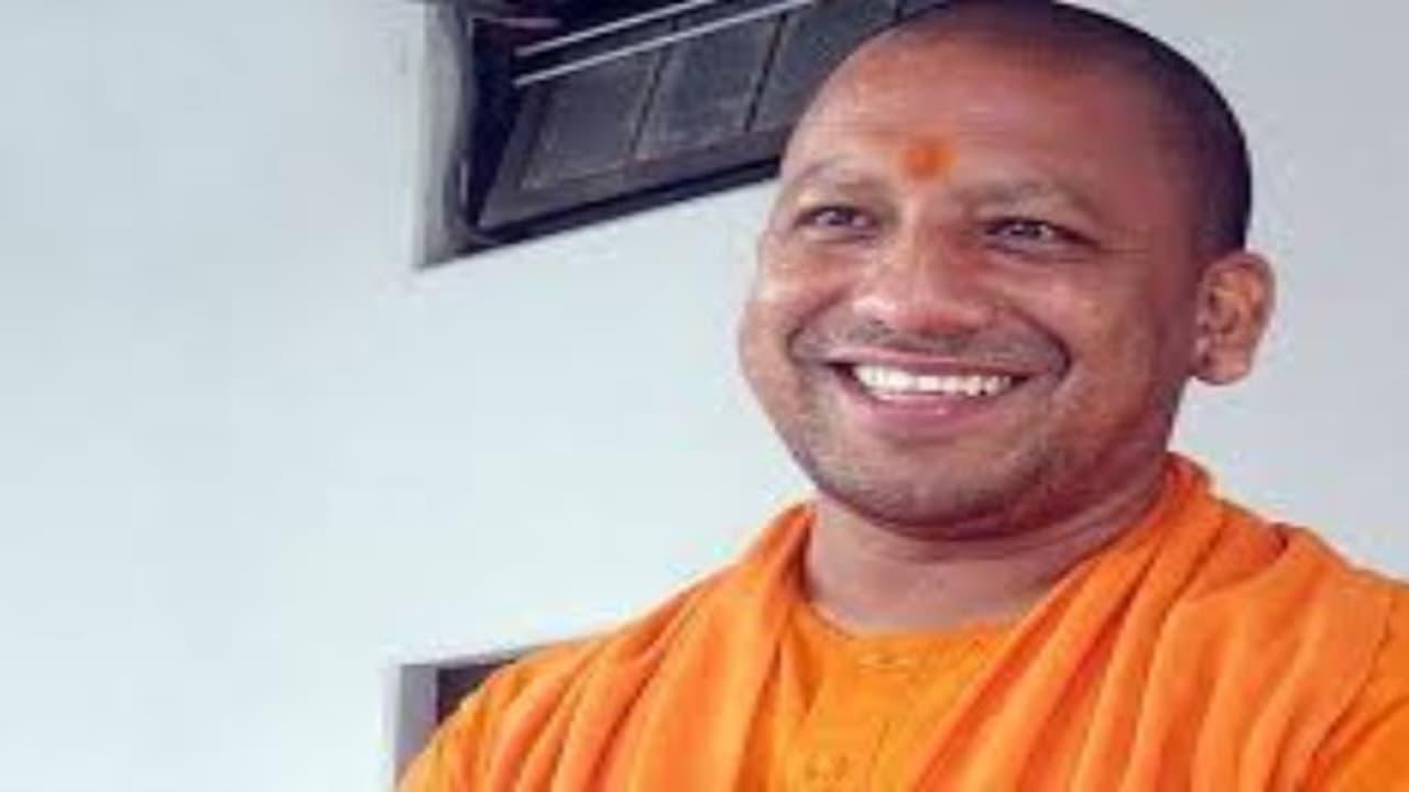 நானும் தூங்கமாட்டேன்; உங்களையும் தூங்கவிடமாட்டேன்’ முதல்வர் ஆதித்யநாத் அதிரடியால் அலறும் அதிகாரிகள் நானும் தூங்கமாட்டேன்; உங்களையும் தூங்கவிடமாட்டேன்’ முதல்வர் ஆதித்யநாத் அதிரடியால் அலறும் அதிகாரிகள்