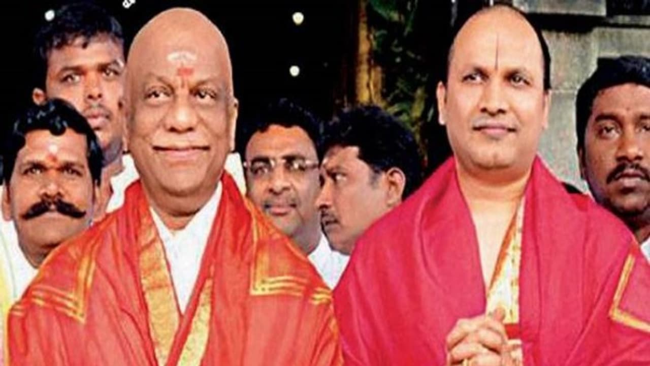 சேகர் ரெட்டியின் டைரி.. ஓபிஎஸ், ஈபிஎஸ் உள்பட 12 மாஜிக்களுக்கு வருமான வரித்துறை சம்மன்.. அலறும் அதிமுக.! சேகர் ரெட்டியின் டைரி.. ஓபிஎஸ், ஈபிஎஸ் உள்பட 12 மாஜிக்களுக்கு வருமான வரித்துறை சம்மன்.. அலறும் அதிமுக.!