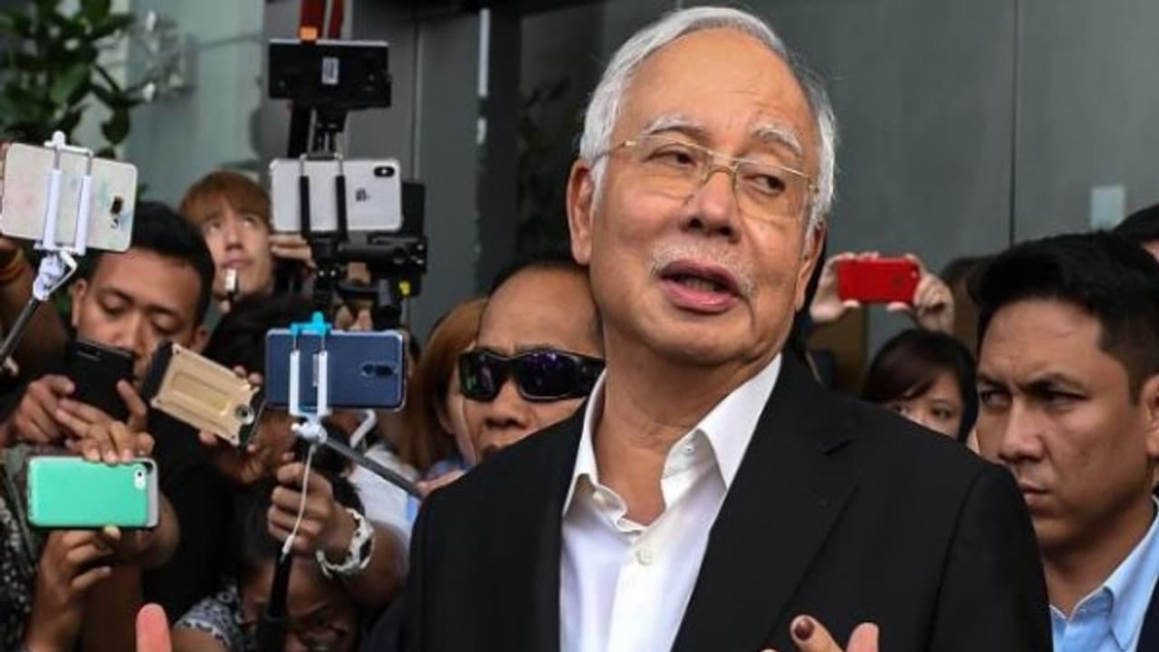 কোটি কোটি টাকার দুর্ণীতির মামলায় দোষী সাব্যস্ত মালয়েশিয়ার প্রাক্তন প্রধানমন্ত্রী, ১২ বছর কারাদণ্ডের নির্দেশ