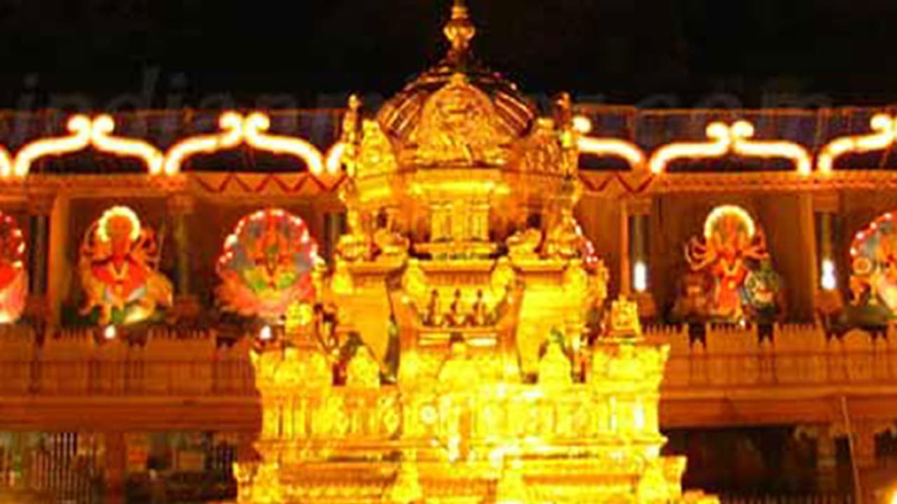 దుర్గగుడి లడ్డూ తయారీ విభాగంలో సిలిండర్ పేలుడు: ఇద్దరికి గాయాలు