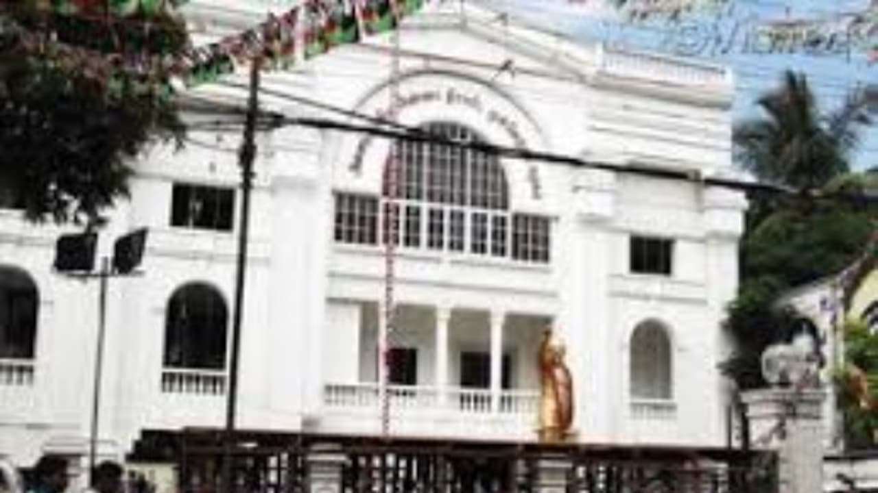 உளவுத்துறை கொடுத்த ரகசிய அறிக்கை... அடுத்த அதிமுக புள்ளி இவர்தானா..? உளவுத்துறை கொடுத்த ரகசிய அறிக்கை... அடுத்த அதிமுக புள்ளி இவர்தானா..?