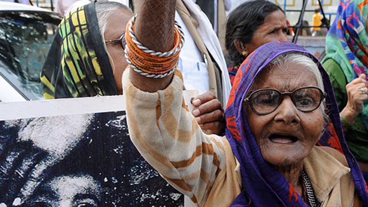 `32 yrs on, toxic waste still lying in Union Carbide factory'