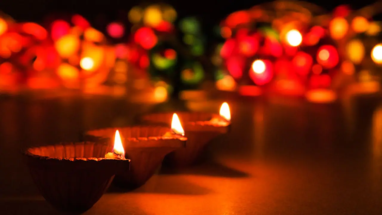 How to make eco friendly diyas at home for Diwali celebration 