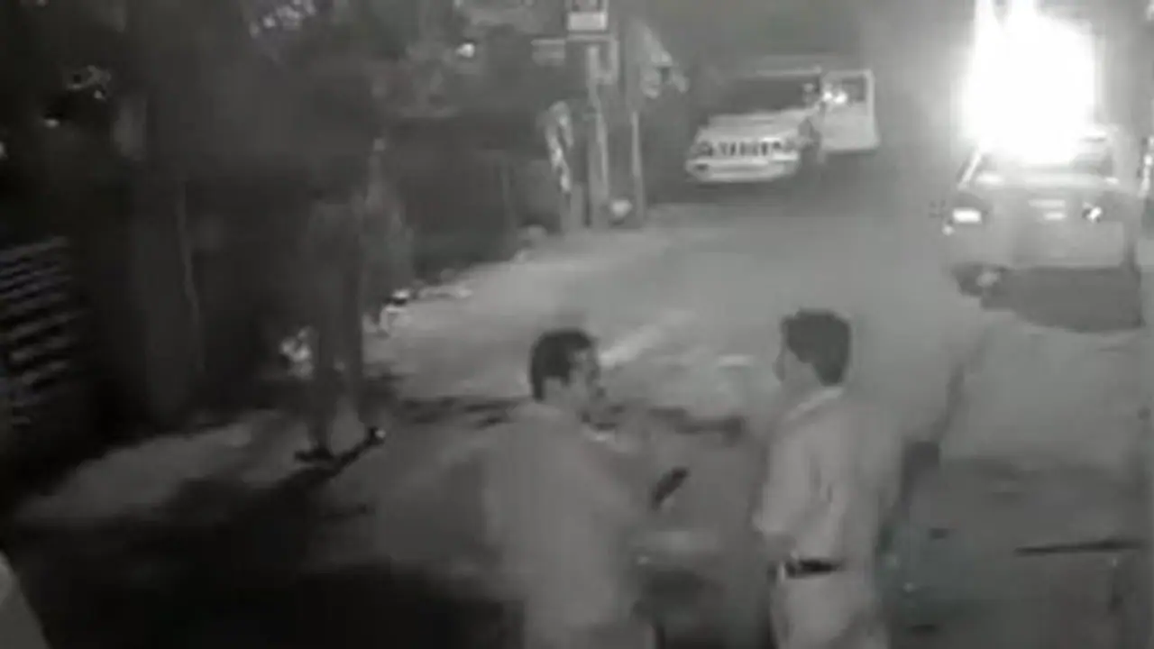 ബിജെപി ഓഫീസ് ആക്രമിച്ചത് സിപിഎം കൗണ്സിലറും സംഘവും വീഡിയോ ബിജെപി ഓഫീസ് ആക്രമിച്ചത് സിപിഎം കൗണ്സിലറും സംഘവും വീഡിയോ