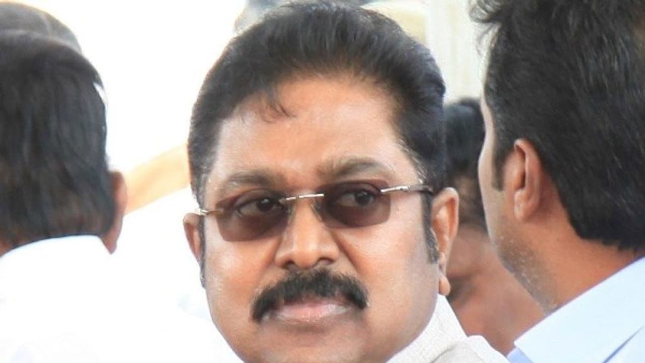 திருவிழான்னா… பிக்பாக்கெட் வரத்தான் செய்வான்… காவல்துறையா… ஏவல்துறையா…? கேள்வி மேல் கேள்வி கேட்டு செக் வைத்த தினகரன் திருவிழான்னா… பிக்பாக்கெட் வரத்தான் செய்வான்… காவல்துறையா… ஏவல்துறையா…? கேள்வி மேல் கேள்வி கேட்டு செக் வைத்த தினகரன்