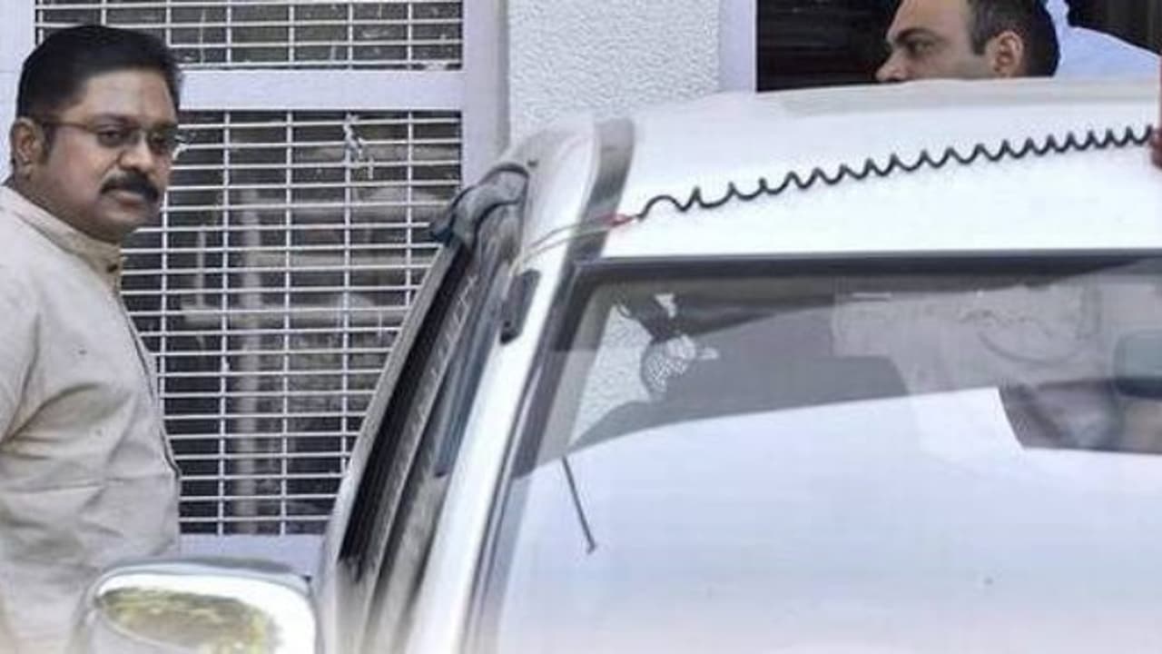 முடிந்தது முதற்கட்ட விசாரணை – அடுத்து தினகரன் வீட்டை அங்குலம் அங்குலமாக சோதனையிட திட்டம் முடிந்தது முதற்கட்ட விசாரணை – அடுத்து தினகரன் வீட்டை அங்குலம் அங்குலமாக சோதனையிட திட்டம்