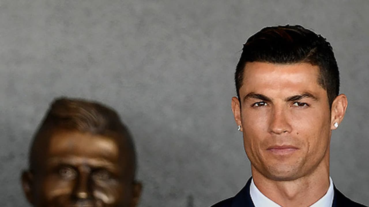 Cristiano Ronaldo gets a statue that looks nothing like him Cristiano Ronaldo gets a statue that looks nothing like him