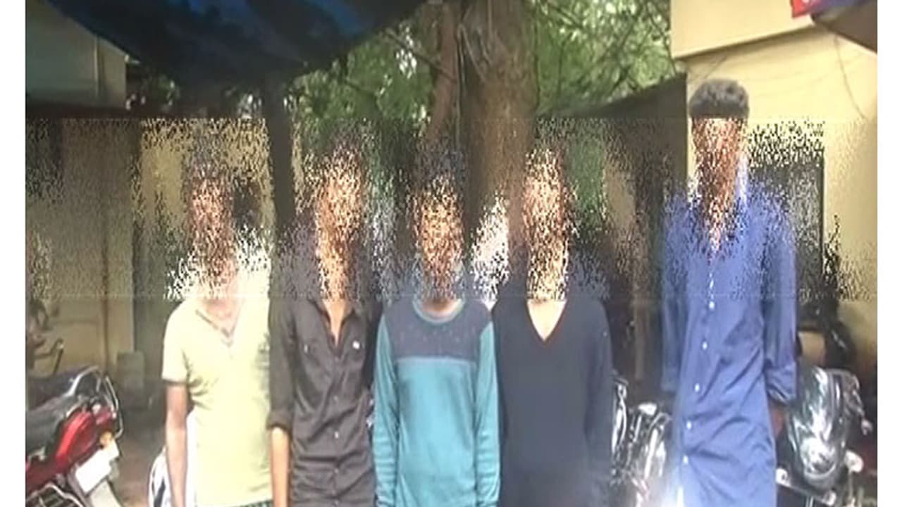 സ്കൂള് വിദ്യാര്ത്ഥികളടക്കമുള്ള വാഹനമോഷണസംഘം പിടിയില് സ്കൂള് വിദ്യാര്ത്ഥികളടക്കമുള്ള വാഹനമോഷണസംഘം പിടിയില്