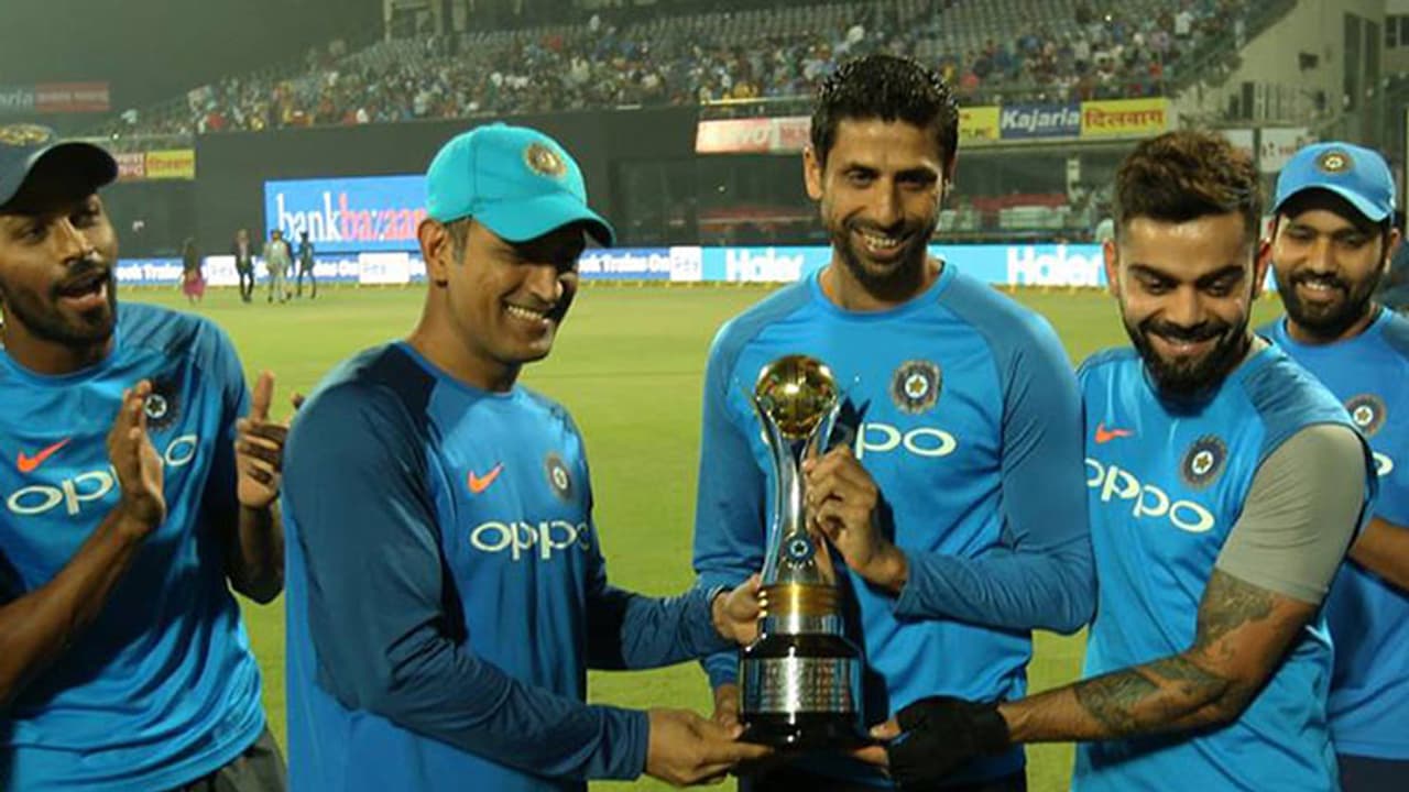 ಯಾರೊಬ್ಬರು ಇವರನ್ನು ಹಿಂದಿಕ್ಕಲು ಸಾಧ್ಯವಿಲ್ಲ: ನೆಹ್ರಾ ಹೇಳಿದ್ದು ಯಾರ ಬಗ್ಗೆ ಗೊತ್ತಾ..? ಯಾರೊಬ್ಬರು ಇವರನ್ನು ಹಿಂದಿಕ್ಕಲು ಸಾಧ್ಯವಿಲ್ಲ: ನೆಹ್ರಾ ಹೇಳಿದ್ದು ಯಾರ ಬಗ್ಗೆ ಗೊತ್ತಾ..?