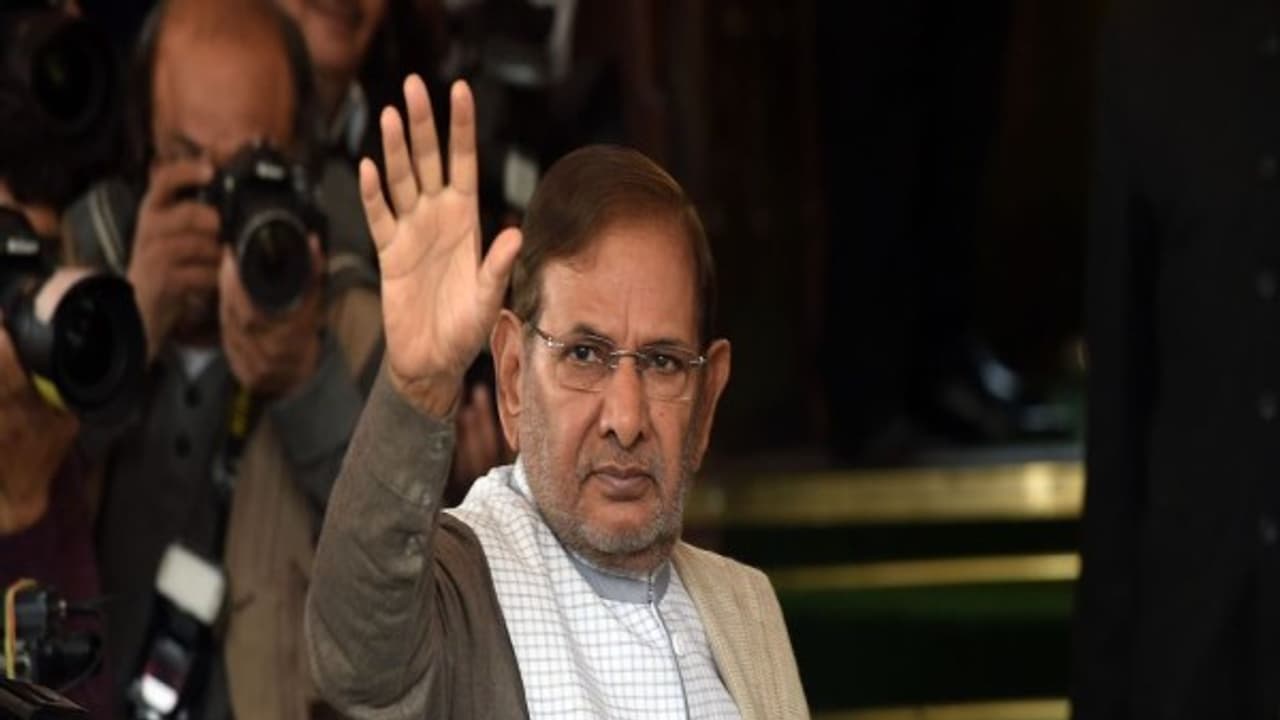 "மதவாதத்துக்கு எதிரான மாநாடு நடத்த சரத் யாதவ் திட்டம்" எதிர்க்கட்சிகளுக்கு அழைப்பு!!