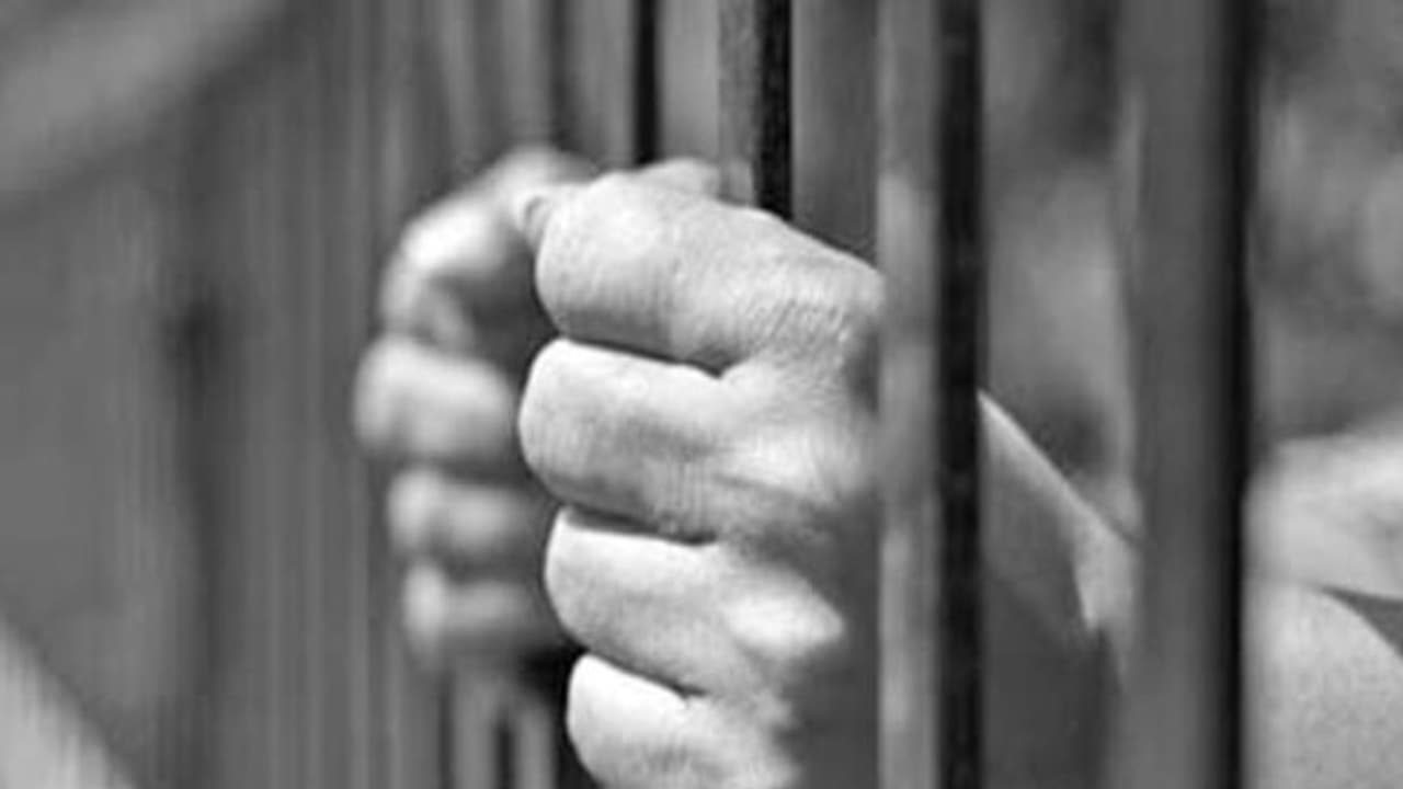 தவறுதலாக குழாய் உடைக்கப்பட்டதற்கு சிறுமிக்கு நேர்ந்த கொடூரம்...! தவறுதலாக குழாய் உடைக்கப்பட்டதற்கு சிறுமிக்கு நேர்ந்த கொடூரம்...!