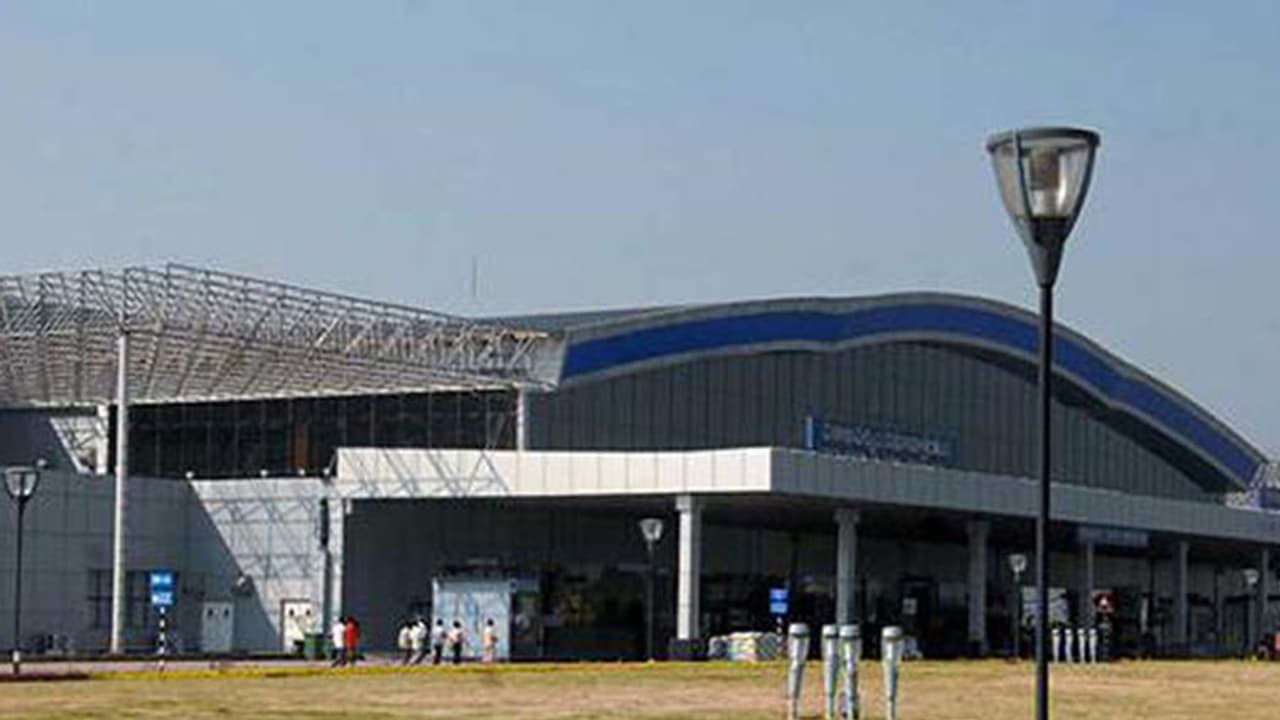 Lesson not learnt: TDP MP reaches late, creates ruckus at Vizag airport [VIDEO]