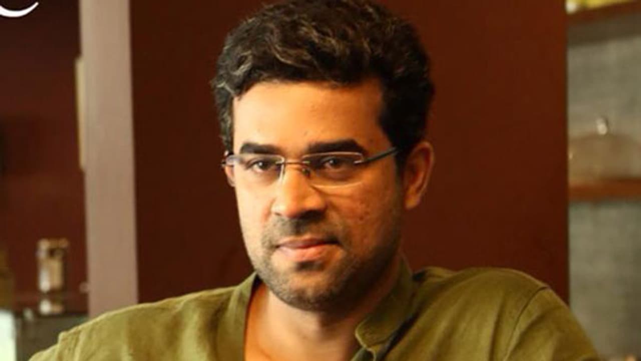 Vijay Babu : വിജയ് ബാബു ഒളിവിൽ, പരാതിക്ക് പിന്നാലെ കടന്നു കളഞ്ഞു; അന്വേഷണം പുരോഗമിക്കുന്നതായി പൊലീസ് Vijay Babu : വിജയ് ബാബു ഒളിവിൽ, പരാതിക്ക് പിന്നാലെ കടന്നു കളഞ്ഞു; അന്വേഷണം പുരോഗമിക്കുന്നതായി പൊലീസ്