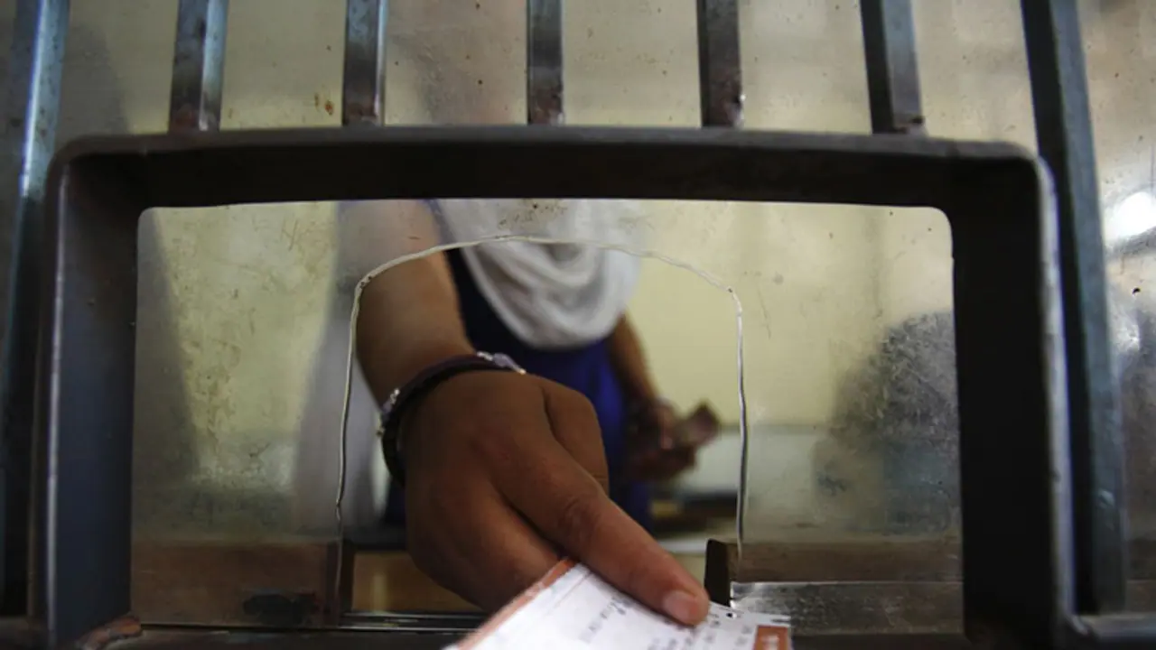 ഫോണ് ഹാക്ക് ചെയ്യപ്പെടാം, ടിക്കറ്റ് ബുക്കിംഗിന് ഈ ആപ്പ് ഉപയോഗിക്കരുതെന്ന മുന്നറിയിപ്പുമായി ഐആർസിടിസി ഫോണ് ഹാക്ക് ചെയ്യപ്പെടാം, ടിക്കറ്റ് ബുക്കിംഗിന് ഈ ആപ്പ് ഉപയോഗിക്കരുതെന്ന മുന്നറിയിപ്പുമായി ഐആർസിടിസി