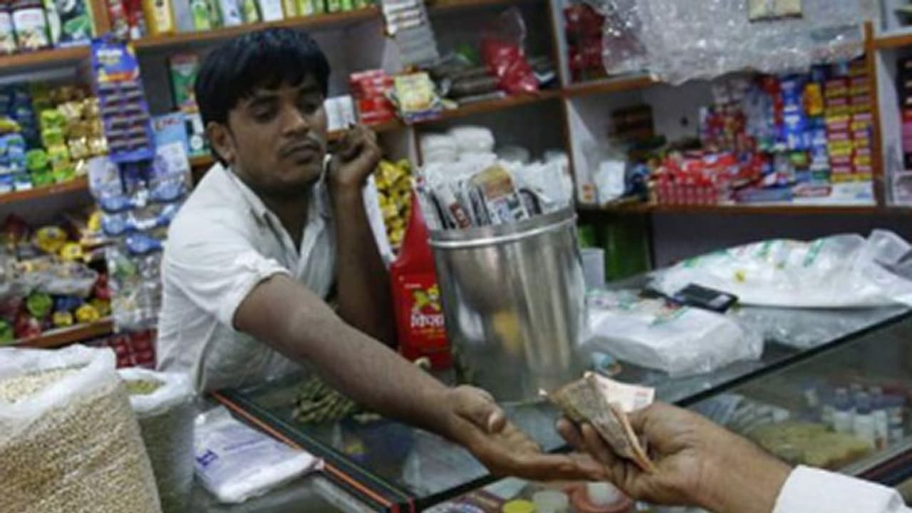 ಕೊರೋನಾ ಭೀತಿ: ಬಡ ಕುಟುಂಬಗಳಿಗೆ ಉಚಿತ ಆಹಾರ ಕಿಟ್ ವಿತರಣೆ ಕೊರೋನಾ ಭೀತಿ: ಬಡ ಕುಟುಂಬಗಳಿಗೆ ಉಚಿತ ಆಹಾರ ಕಿಟ್ ವಿತರಣೆ