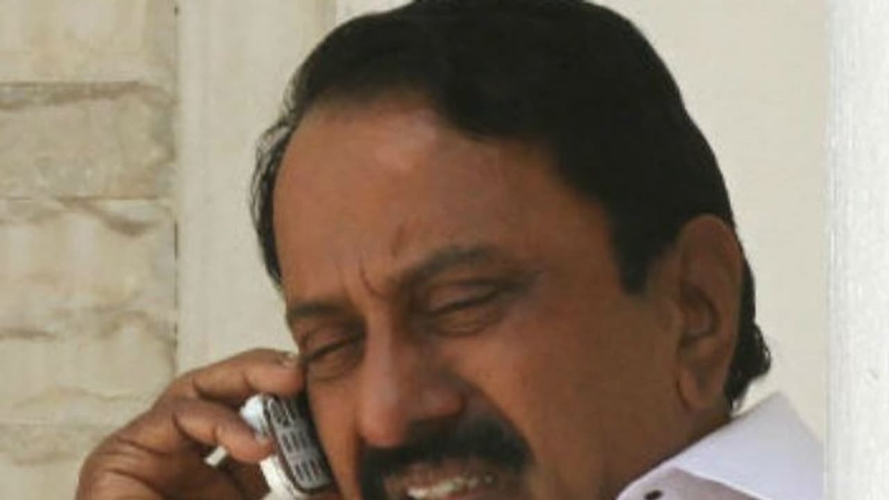 பள்ளிகள் திறப்பு அறிவிப்பு.. செங்கோட்டையன் அமைச்சகம் யார் கட்டுப்பாட்டில்..? சர்ச்சையில் பள்ளிக் கல்வித் துறை!