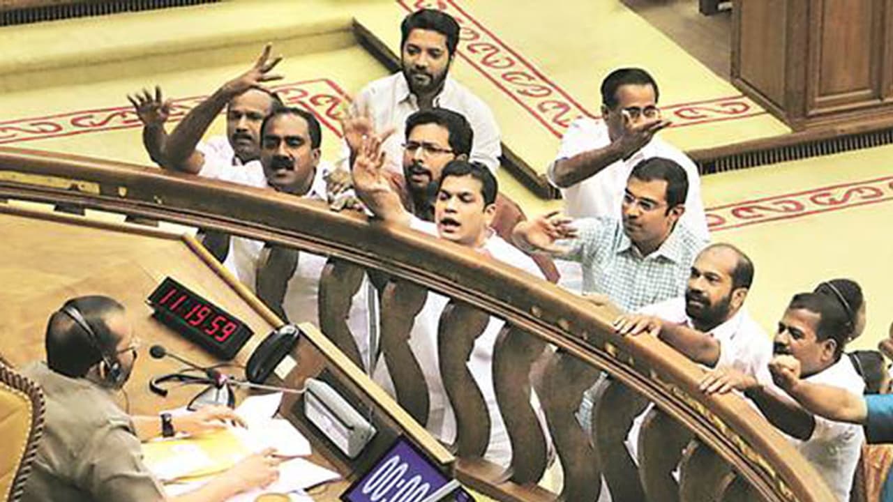 ಕೇರಳ ಬಜೆಟ್: ಫೇಸ್'ಬುಕ್'ನಲ್ಲಿ ಲೀಕ್ ಕೇರಳ ಬಜೆಟ್: ಫೇಸ್'ಬುಕ್'ನಲ್ಲಿ ಲೀಕ್