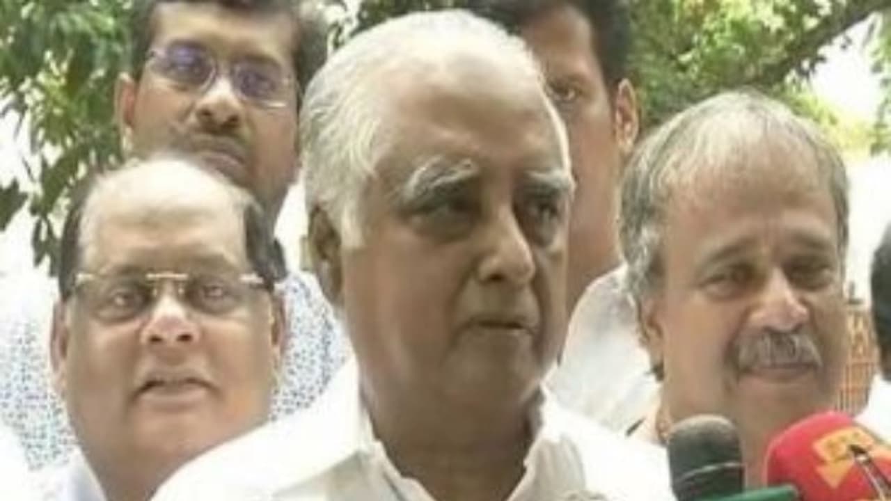 "வெளியே என்னவோ அதேதான் உள்ளேயும்" தியைரங்குகளில் உணவு பொருட்கள் விற்பனை குறித்து அபிராமி ராமநாதன்! "வெளியே என்னவோ அதேதான் உள்ளேயும்" தியைரங்குகளில் உணவு பொருட்கள் விற்பனை குறித்து அபிராமி ராமநாதன்!