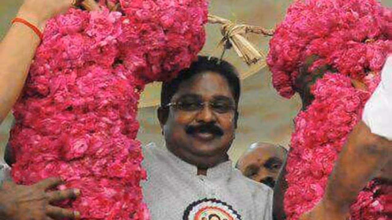 TTV Dhinakaran displays show of strength at party launch in Madurai TTV Dhinakaran displays show of strength at party launch in Madurai
