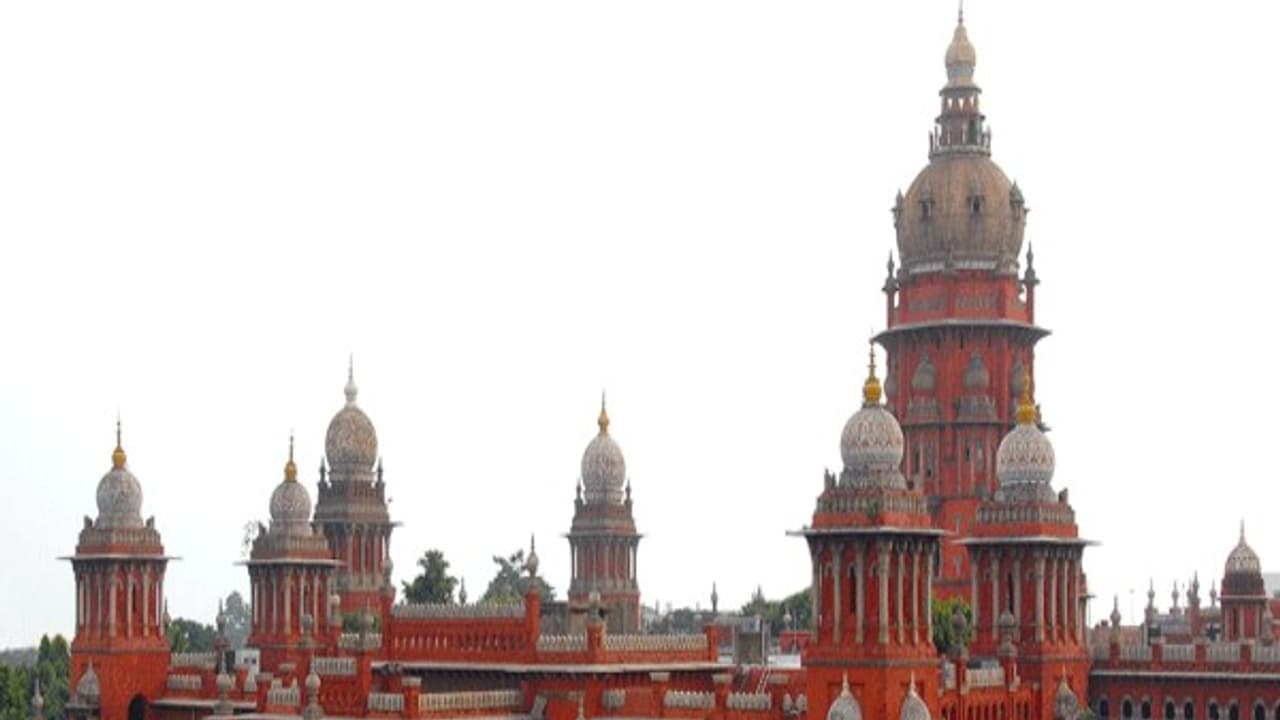 அனைத்து RTO அலுவலகங்களில் சிசிடிவி கேமரா : சென்னை உயர்நீதிமன்றம் அதிரடி அனைத்து RTO அலுவலகங்களில் சிசிடிவி கேமரா : சென்னை உயர்நீதிமன்றம் அதிரடி