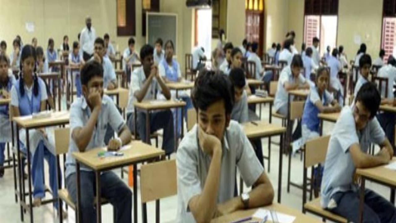 பதினொன்றாம் வகுப்பு பொதுத்தேர்வில் தோல்வியடைந்த மாணவர்களுக்கு மீண்டும் ஒரு வாய்ப்பு...! பதினொன்றாம் வகுப்பு பொதுத்தேர்வில் தோல்வியடைந்த மாணவர்களுக்கு மீண்டும் ஒரு வாய்ப்பு...!