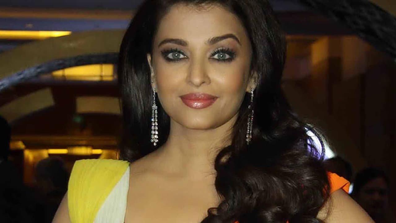 Panama row: Aishwarya evades media with backdoor exit Panama row: Aishwarya evades media with backdoor exit