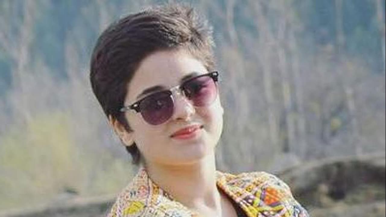 ಖಿನ್ನತೆಯಿಂದ ಆತ್ಮಹತ್ಯೆಗೆ ಯತ್ನಿಸಿದ್ದ ದಂಗಲ್ ನಟಿ ಖಿನ್ನತೆಯಿಂದ ಆತ್ಮಹತ್ಯೆಗೆ ಯತ್ನಿಸಿದ್ದ ದಂಗಲ್ ನಟಿ