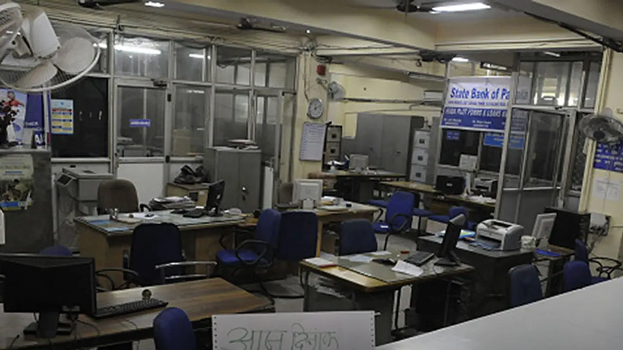 Bank operations halt as employees go on strike Bank operations halt as employees go on strike