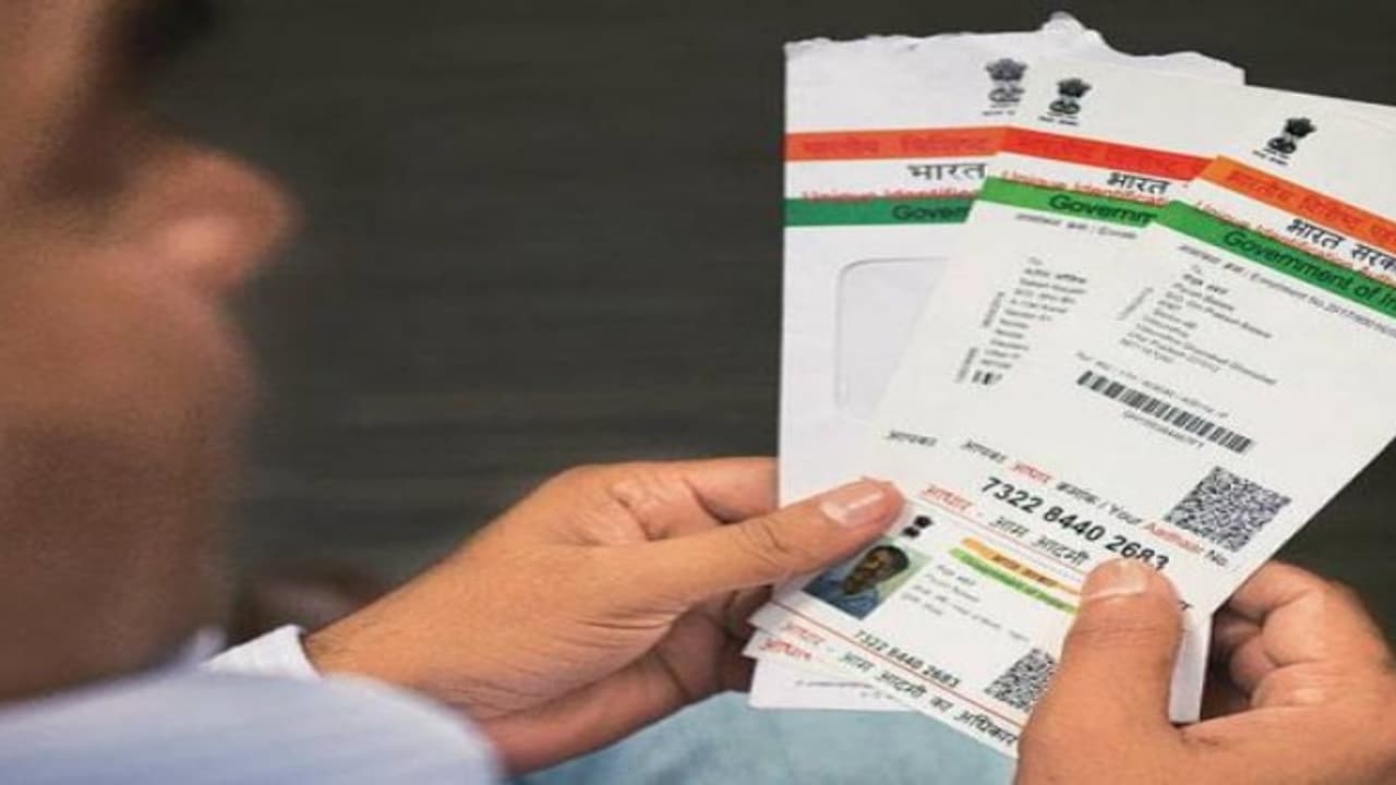 ಪಡಿತರಕ್ಕೆ ಆಧಾರ್ ಲಿಂಕ್ ಮಾಡಲು 6 ತಿಂಗಳು ಕಾಲಾವಕಾಶ ಪಡಿತರಕ್ಕೆ ಆಧಾರ್ ಲಿಂಕ್ ಮಾಡಲು 6 ತಿಂಗಳು ಕಾಲಾವಕಾಶ