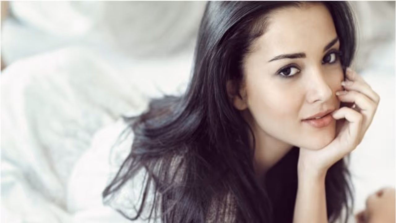 புடிச்சாலும் புளிய கொம்பாய் பிடிச்ச எமி ! காதலருக்கு இத்தனை கோடி சொத்தா? புடிச்சாலும் புளிய கொம்பாய் பிடிச்ச எமி ! காதலருக்கு இத்தனை கோடி சொத்தா?