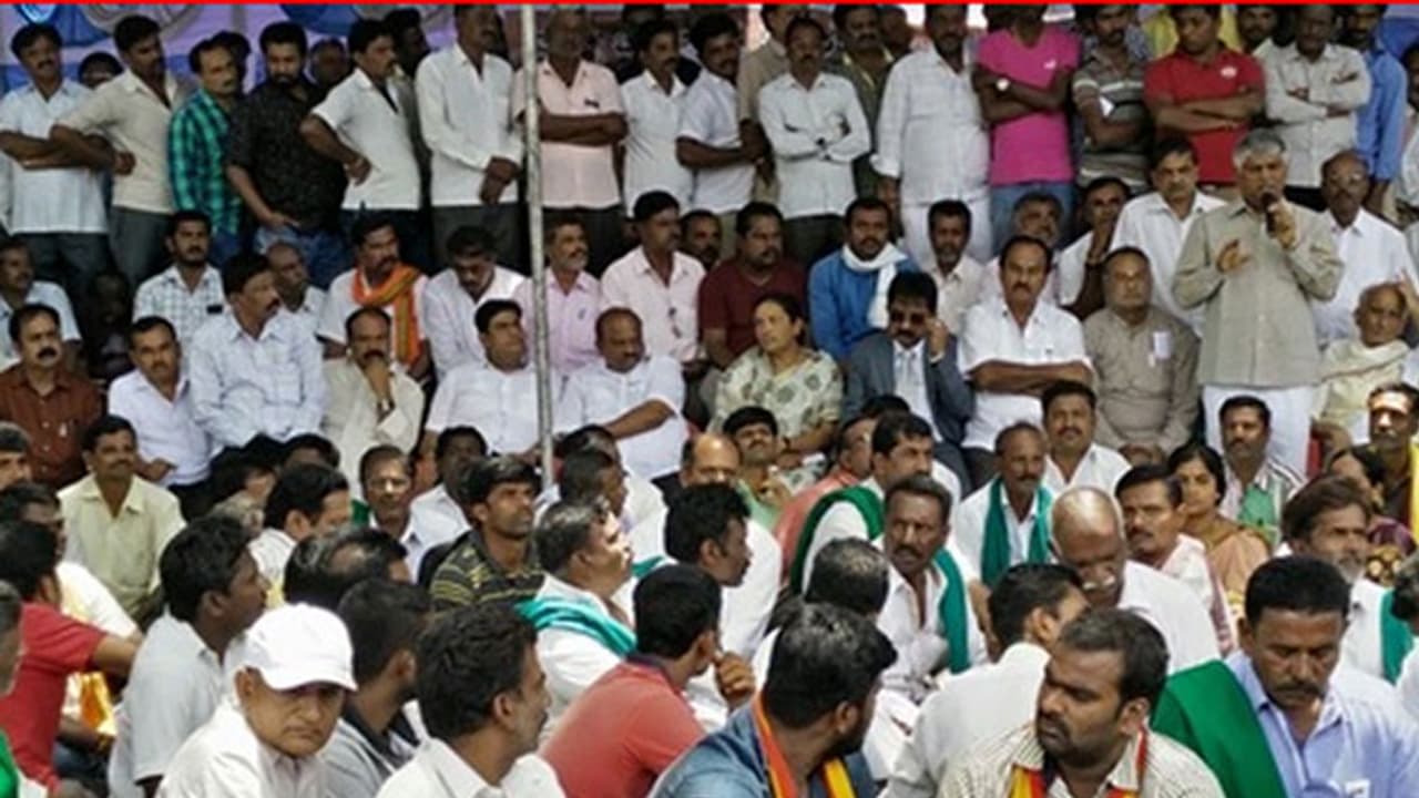 ಕಾವೇರಿ ಗಲಾಟೆ; ಮಂಡ್ಯದಲ್ಲಿ ನಾಳೆ ಮದ್ಯ ನಿಷೇಧ ಕಾವೇರಿ ಗಲಾಟೆ; ಮಂಡ್ಯದಲ್ಲಿ ನಾಳೆ ಮದ್ಯ ನಿಷೇಧ