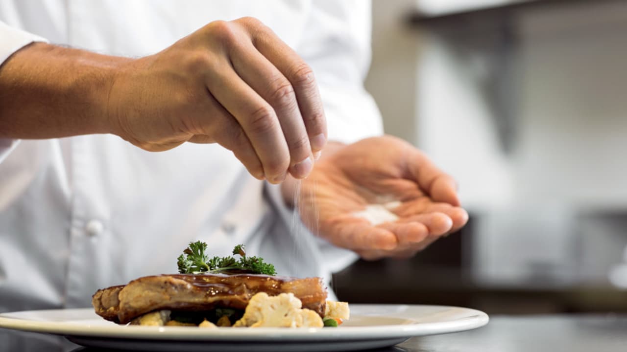 ಬಿಇ ಪದವೀಧರರು ಸರ್ಕಾರಿ ಹಾಸ್ಟೆಲ್ ಬಾಣಸಿಗರು! ಬಿಇ ಪದವೀಧರರು ಸರ್ಕಾರಿ ಹಾಸ್ಟೆಲ್ ಬಾಣಸಿಗರು!