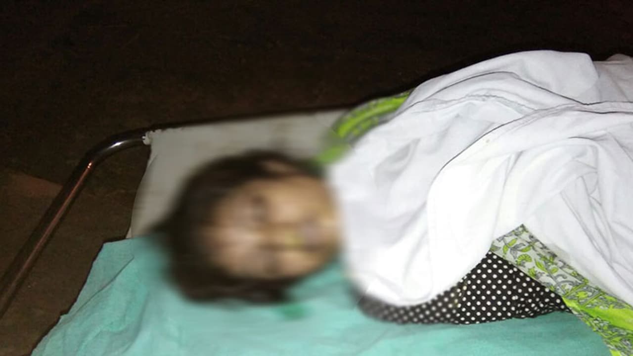 ಪ್ರಿಯಕರನ ಅಂತ್ಯಸಂಸ್ಕಾರಕ್ಕೆ ಹೋಗಲು ರಜೆ ಸಿಗದಿದ್ದಕ್ಕೆ ಆತ್ಮಹತ್ಯೆಗೆ ಶರಣಾದ ವಿದ್ಯಾರ್ಥಿನಿ ಪ್ರಿಯಕರನ ಅಂತ್ಯಸಂಸ್ಕಾರಕ್ಕೆ ಹೋಗಲು ರಜೆ ಸಿಗದಿದ್ದಕ್ಕೆ ಆತ್ಮಹತ್ಯೆಗೆ ಶರಣಾದ ವಿದ್ಯಾರ್ಥಿನಿ