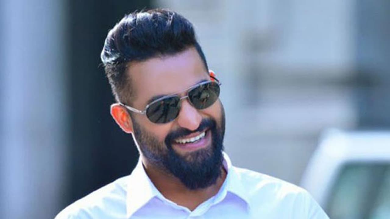 ఎన్టీఆర్ ఈమెను మోసం చేశాడట ఎన్టీఆర్ ఈమెను మోసం చేశాడట