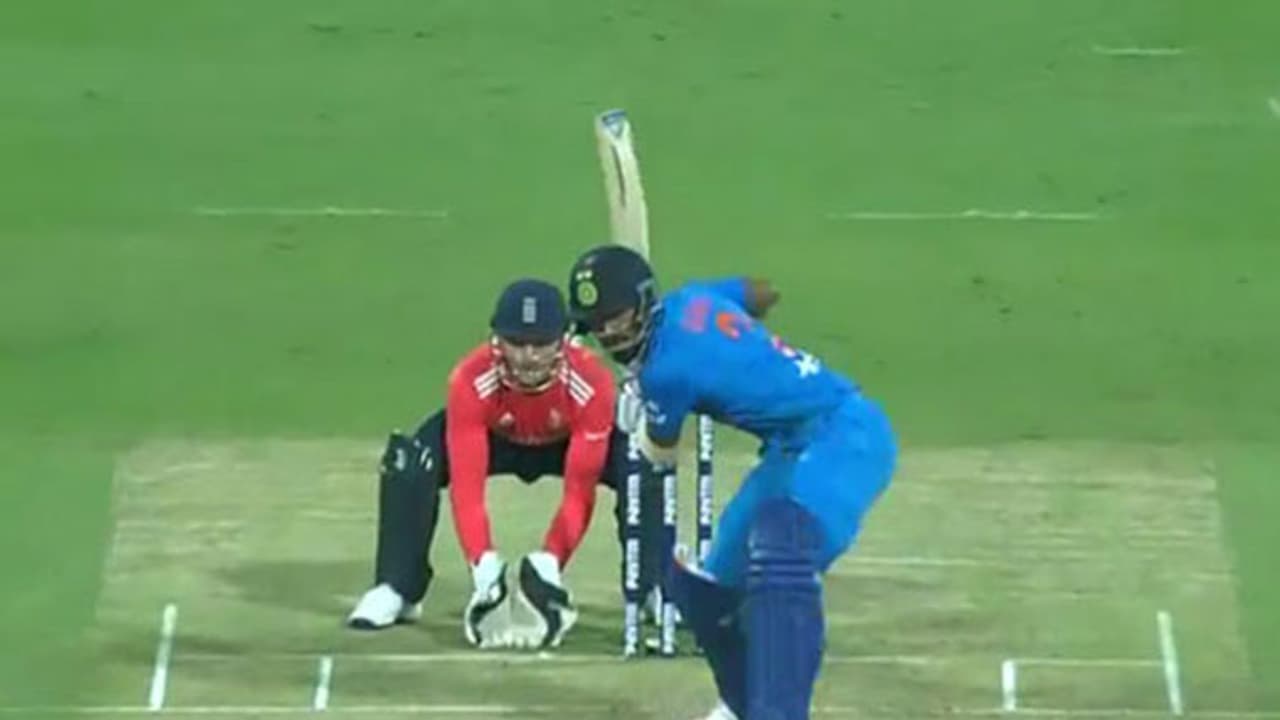 ರಾಹುಲ್ ಬಳಿಕ ಚೆಂಡನ್ನು ಸ್ಟೇಡಿಯಂ ಹೊರಗೆ ಕಳಿಸಿದ ಕೇರಳದ ಕ್ರಿಕೆಟಿಗ ರಾಹುಲ್ ಬಳಿಕ ಚೆಂಡನ್ನು ಸ್ಟೇಡಿಯಂ ಹೊರಗೆ ಕಳಿಸಿದ ಕೇರಳದ ಕ್ರಿಕೆಟಿಗ