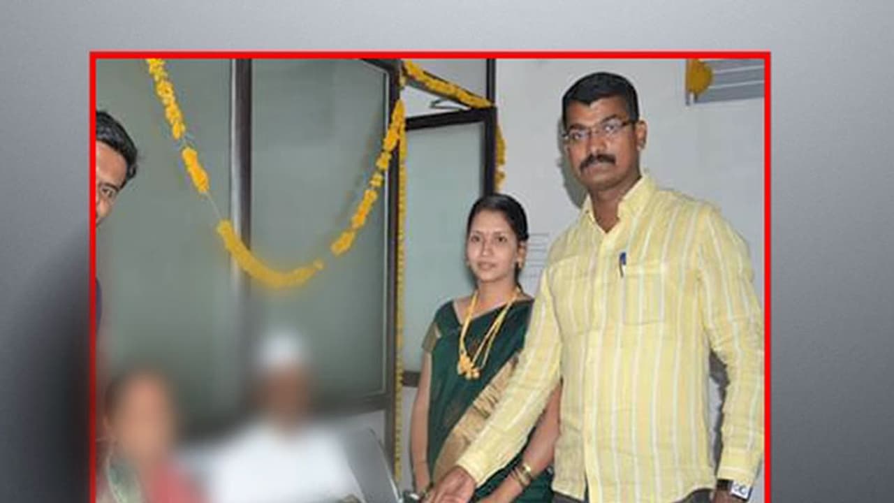 ಕೊಪ್ಪಳ: ದೂರು ನೀಡಲು ಬಂದ ಮಹಿಳೆಯನ್ನೇ ಪಟಾಯಿಸಿ ಅನೈತಿಕ ಸಂಬಂಧ ಇಟ್ಟುಕೊಂಡ ಪಿಎಸ್'ಐ ಕೊಪ್ಪಳ: ದೂರು ನೀಡಲು ಬಂದ ಮಹಿಳೆಯನ್ನೇ ಪಟಾಯಿಸಿ ಅನೈತಿಕ ಸಂಬಂಧ ಇಟ್ಟುಕೊಂಡ ಪಿಎಸ್'ಐ