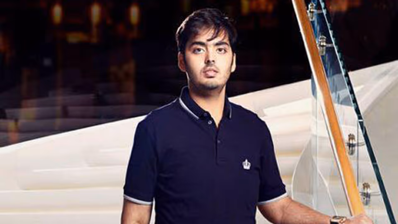 Anant Ambani loses 108 kgs in 18 months: Salman bows down